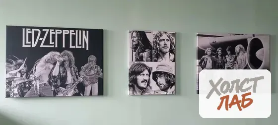 Три чёрно-белых холста Led Zeppelin на зелёной стене